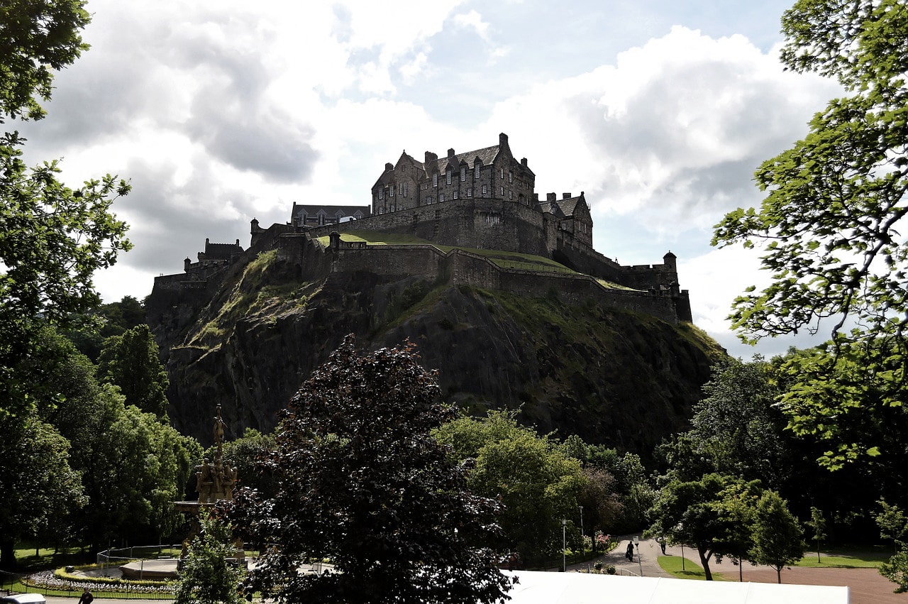 Castello di Edimburgo su collina