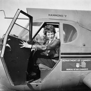 747px-Amelia_Earhart_LOC_hec.40747