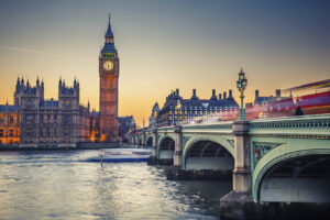veduta del big ben dal tamigi