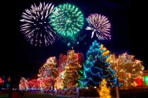 luci natalizie e fuochi d'artificio