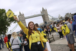 Guida MLA davanti a tower bridge