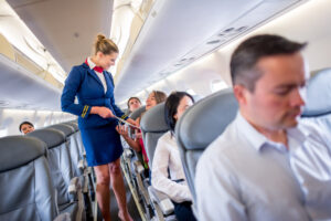 Assistente di volo e passeggeri a bordo