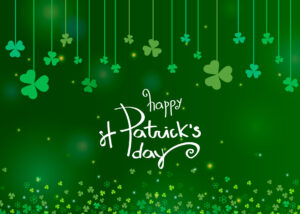 Illustrazione verde con trifogli con scritta Felice San Patrizio