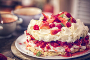 dolce con panna e fragole