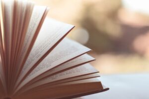 libro semiaperto