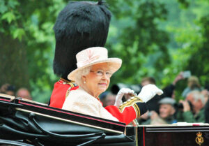 Regina Elisabetta II in carrozza