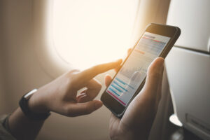 Smartphone con grafico sullo schermo