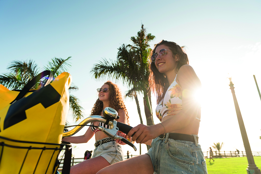 Studentesse MLA in bici
